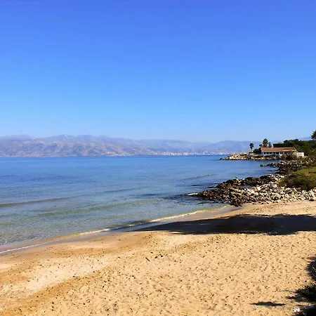 Geraeumige Mit Zwei Schlafzimmern In Der Naehe Des Sandstrandes Apartment