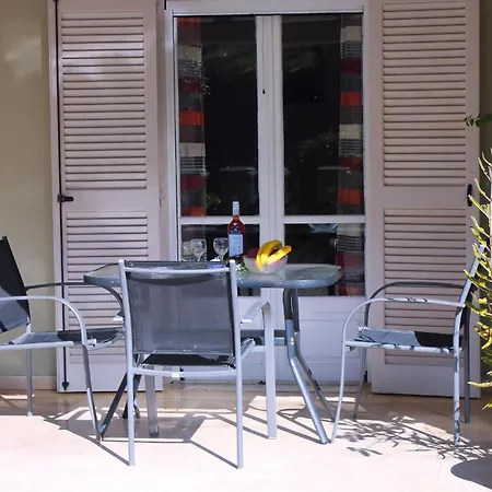 Apartment Geraeumige Mit Zwei Schlafzimmern In Der Naehe Des Sandstrandes Peritheia