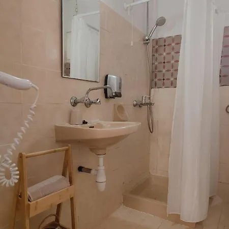 Geraeumige Mit Zwei Schlafzimmern In Der Naehe Des Sandstrandes Apartment Peritheia