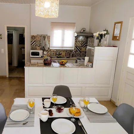 Geraeumige Mit Zwei Schlafzimmern In Der Naehe Des Sandstrandes Apartment Peritheia